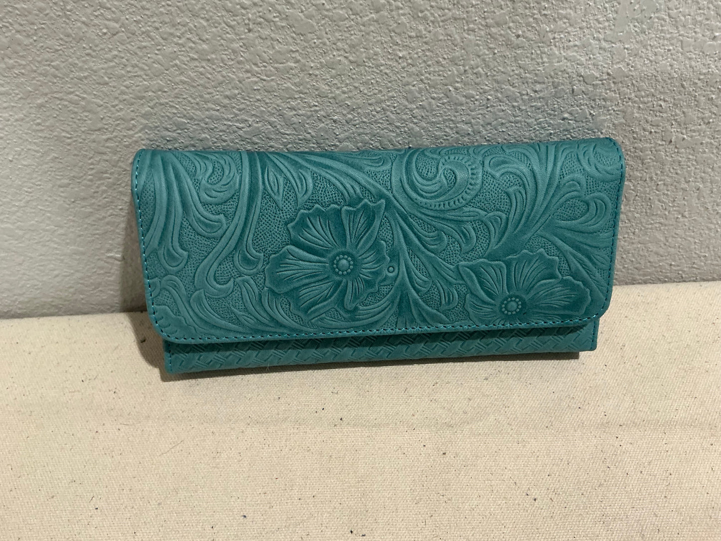 Women’s Leather Wallets Large Snap Closure