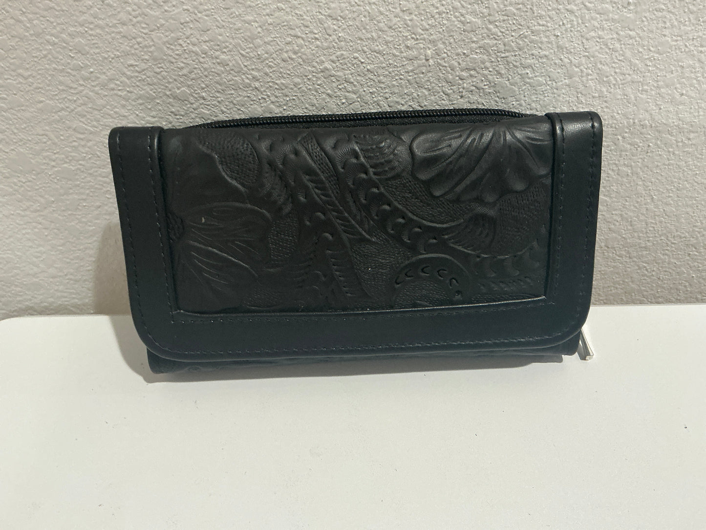 Women’s Leather Wallets Large Snap Closure