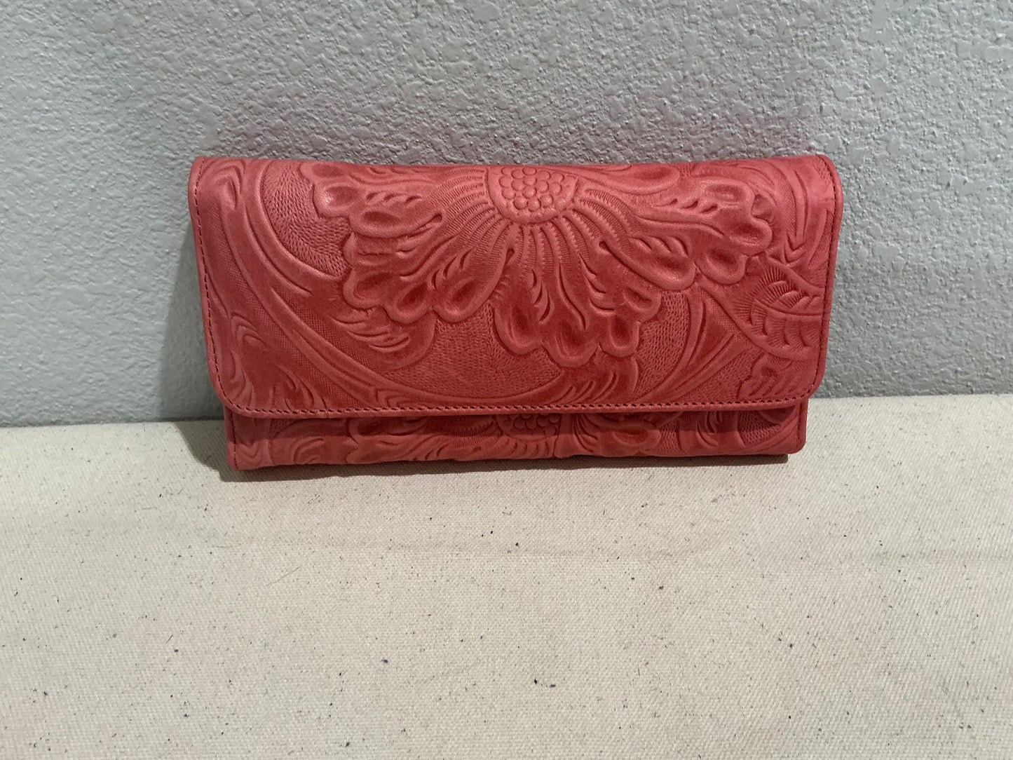 Women’s Leather Wallets Large Snap Closure