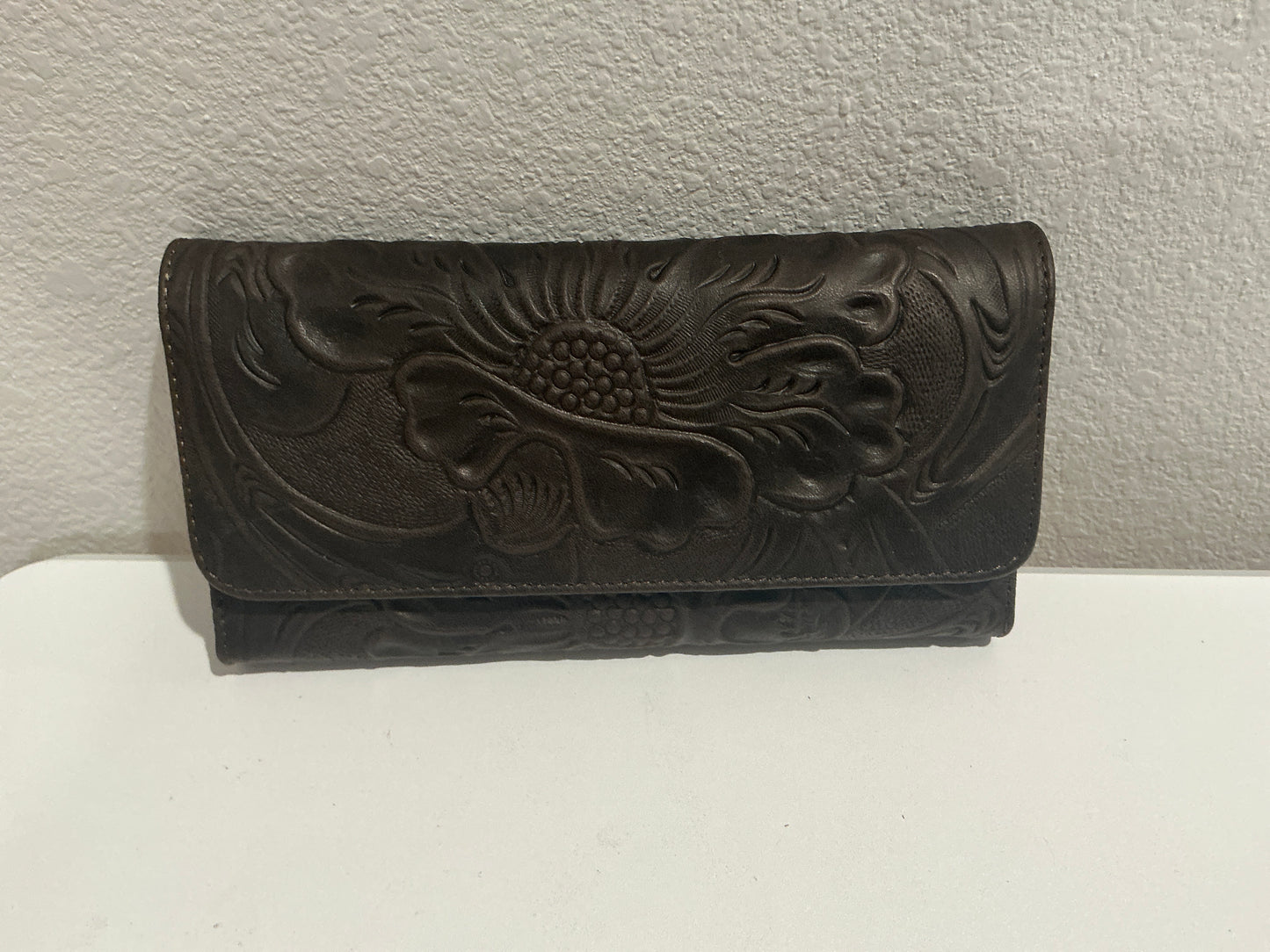 Women’s Leather Wallets Large Snap Closure