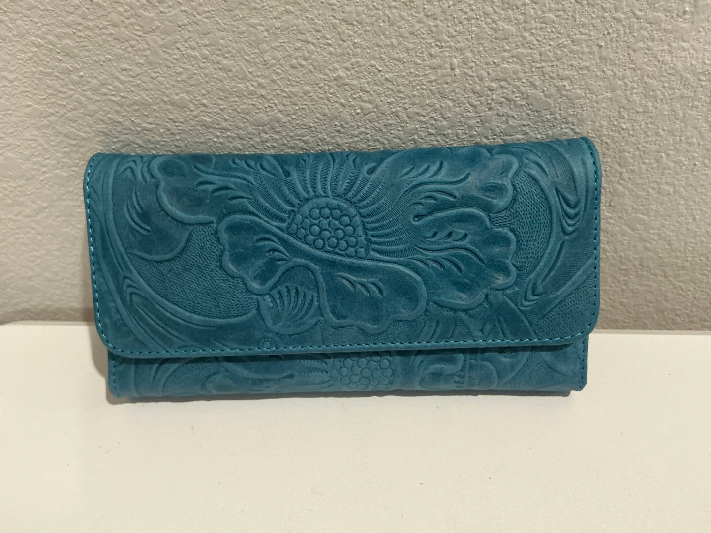 Women’s Leather Wallets Large Snap Closure